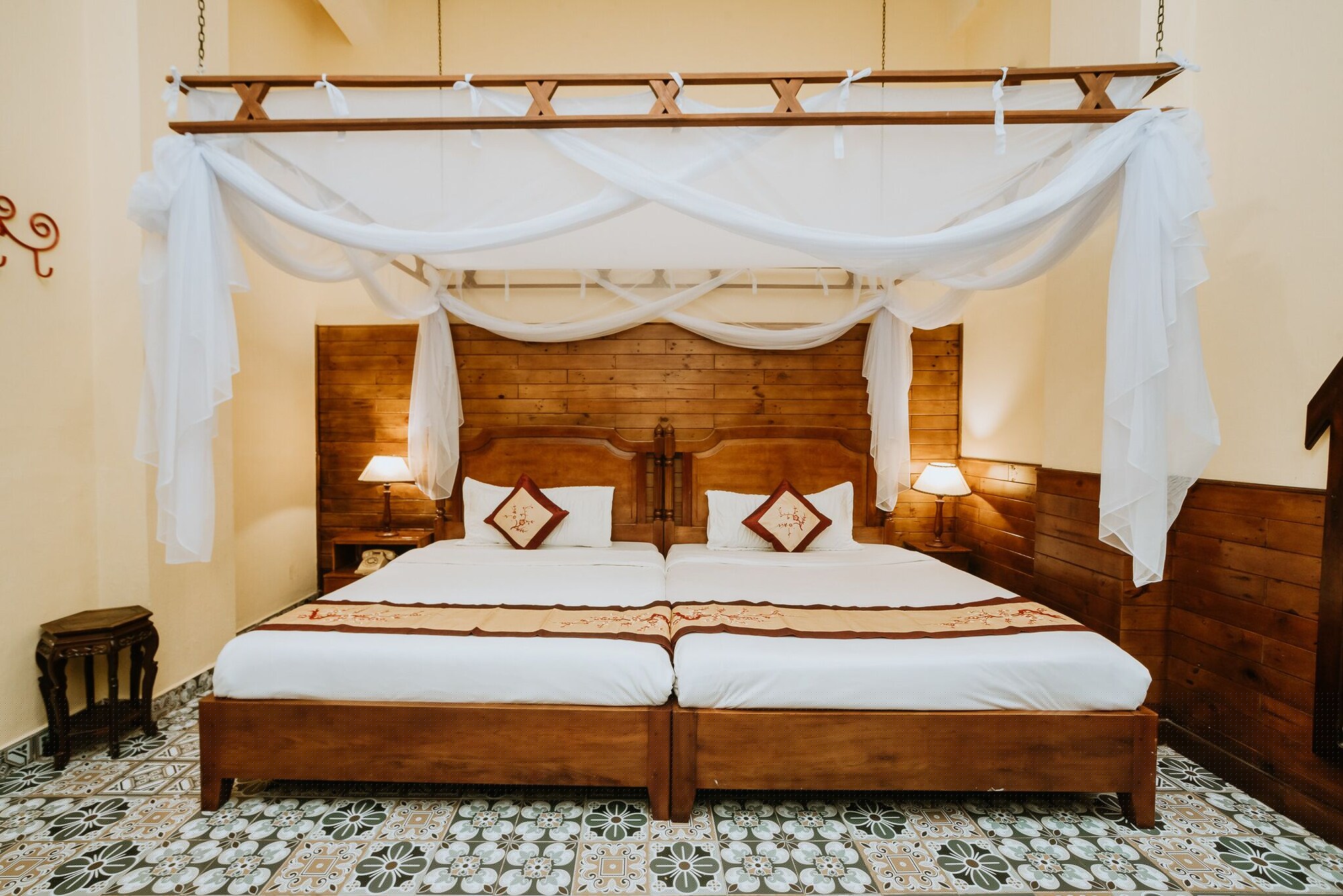 SUPERIOR, TWIN BEDS