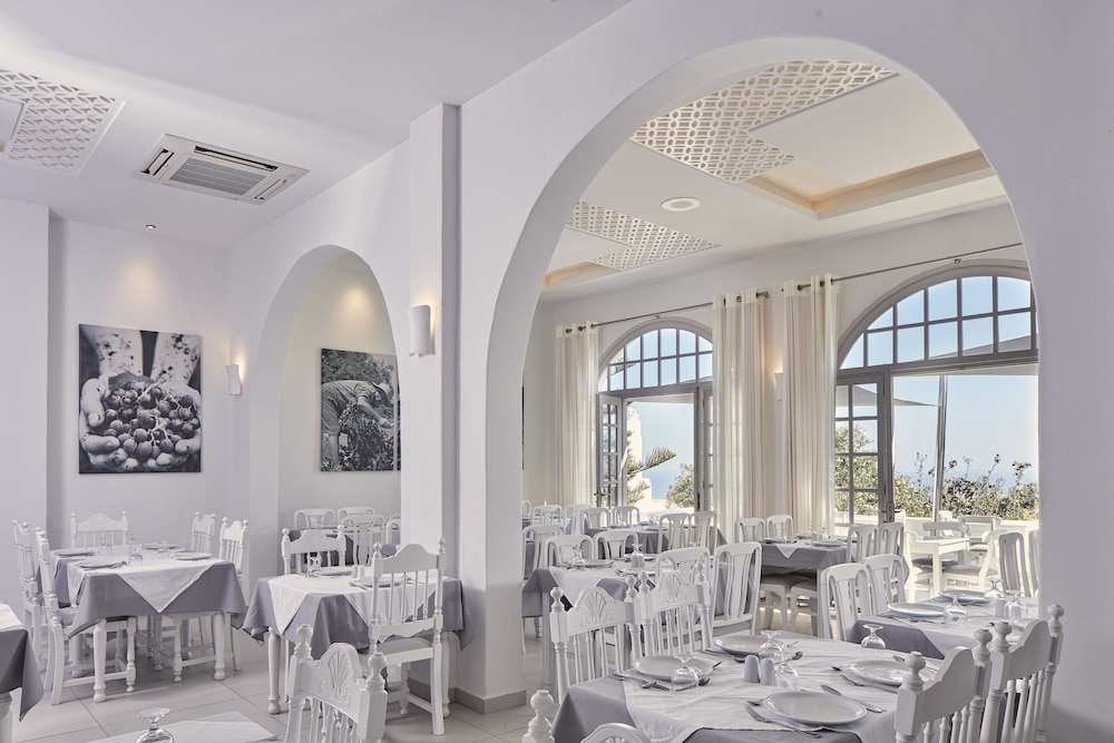 Santorini Palace Hotel 48/58