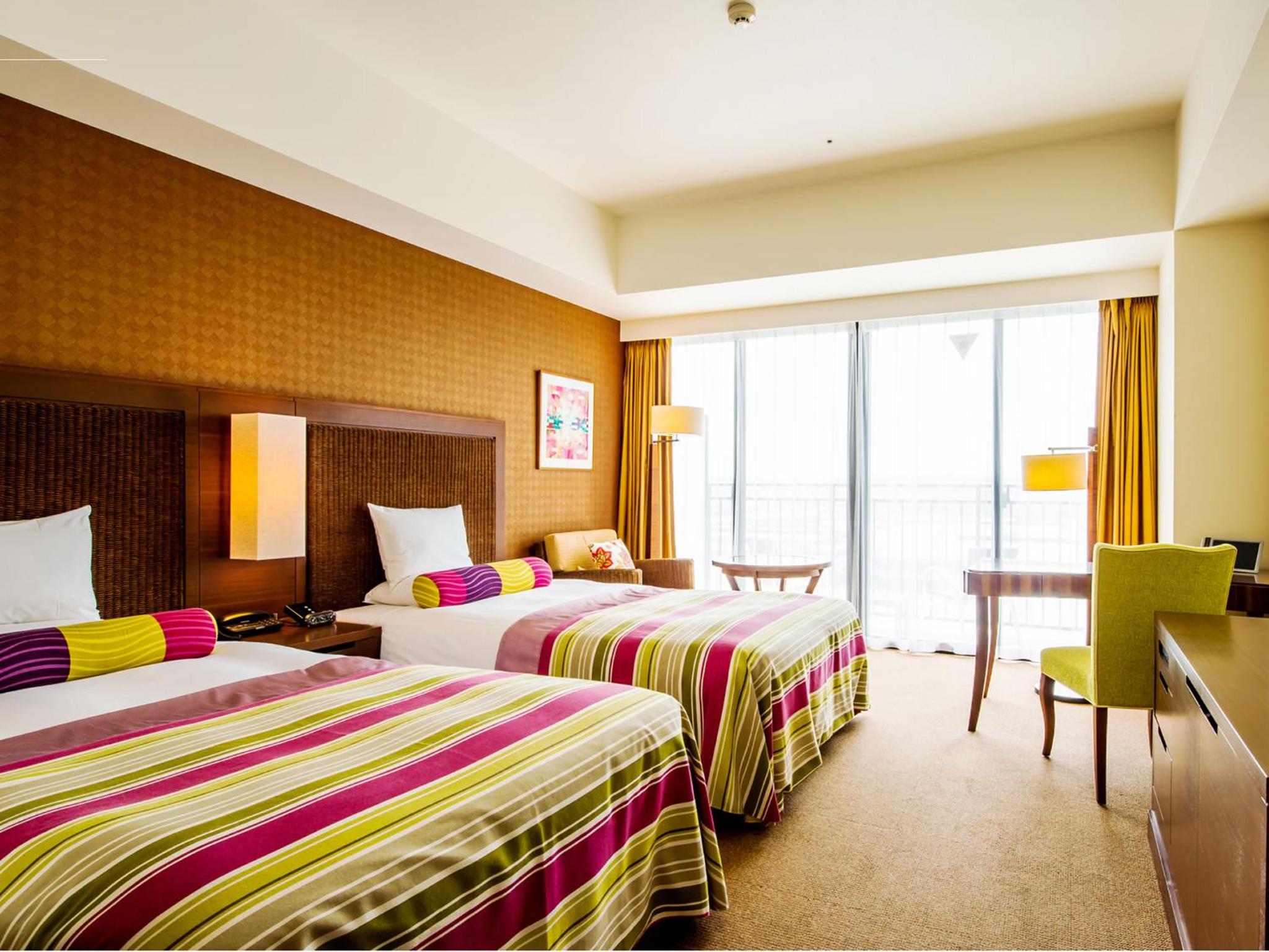 Semi Room, Club, Premium, 2 Semi Double Beds, Harbour View, Lounge Access