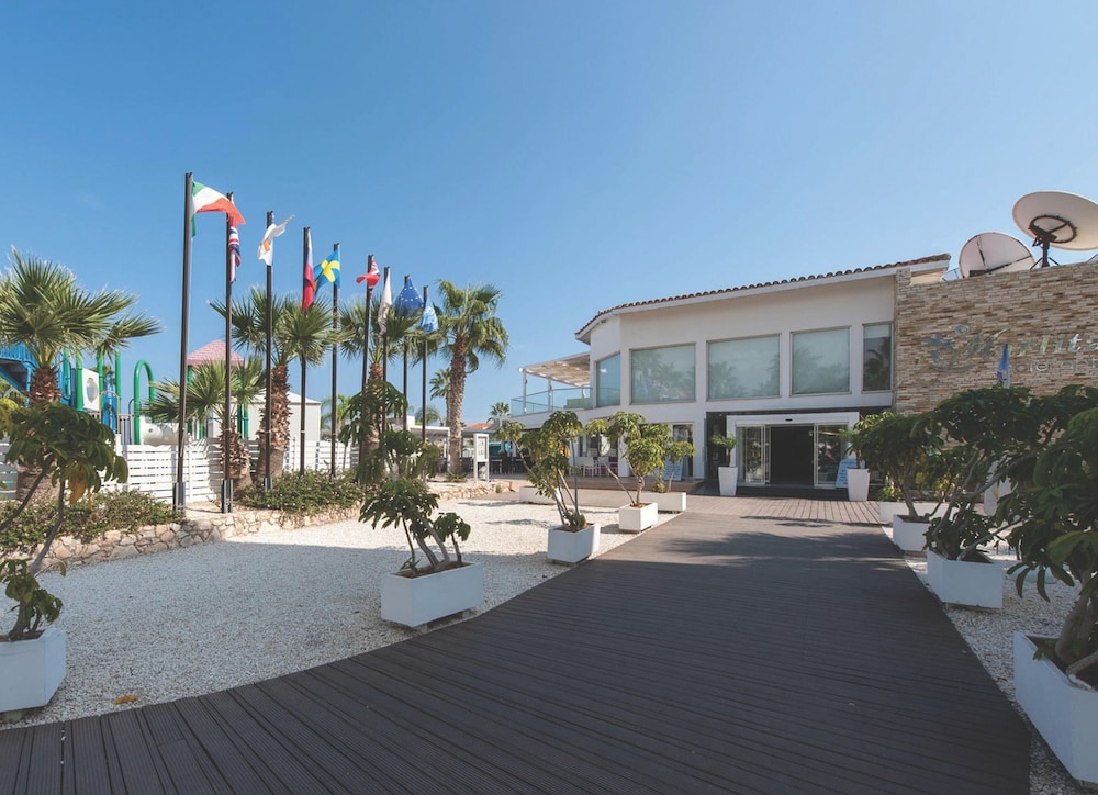 Marlita Beach Hotel Apartments 49/50