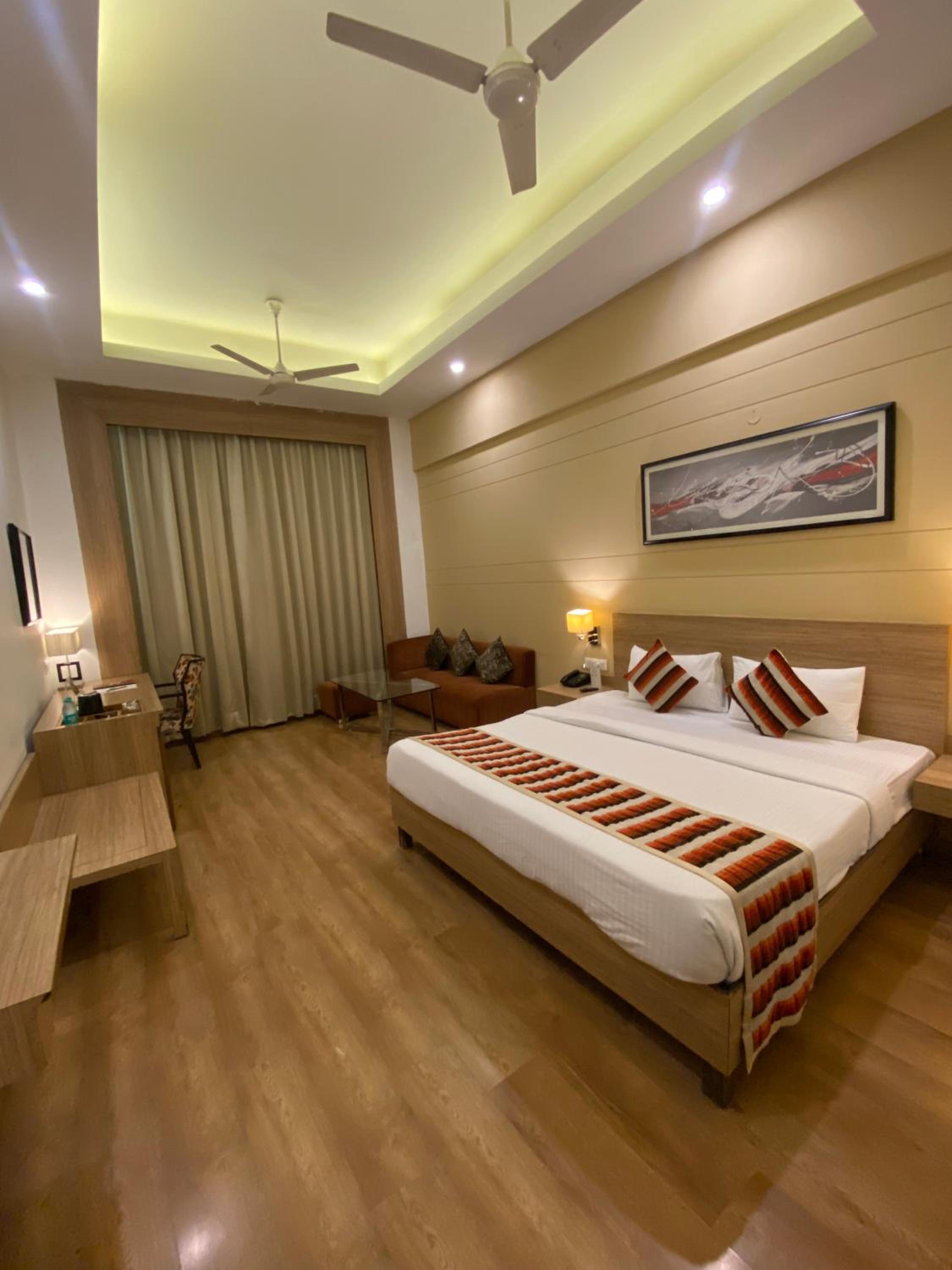 Hotel K.C. Cross Road 14/50