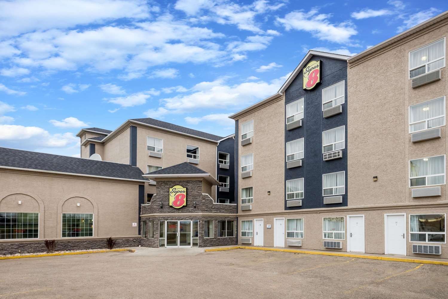 Super 8 By Wyndham Grande Prairie 24/35