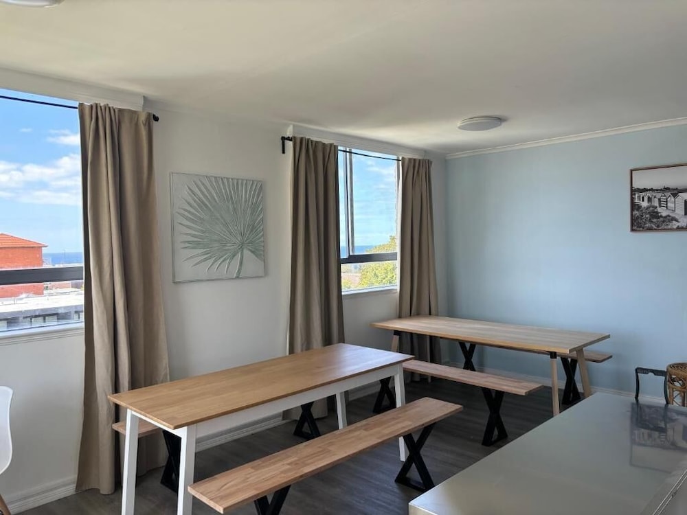 Little Coogee Hotel 54/65