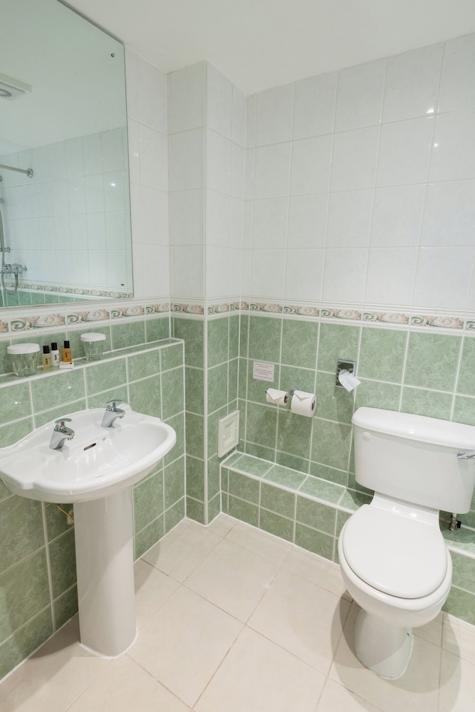 De Vere Tortworth Court Ex Tortworth Court Four Pillars 67/69