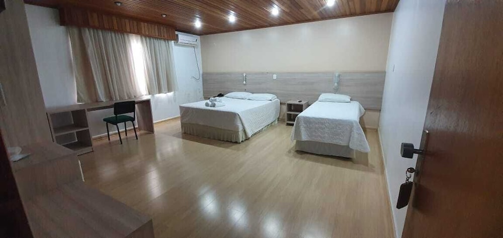 CRISTAL EXECUTIVE HOTEL 3/26