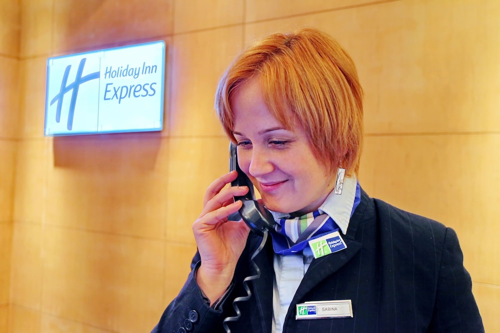 Holiday Inn Express Birmingham Redditch 11/50