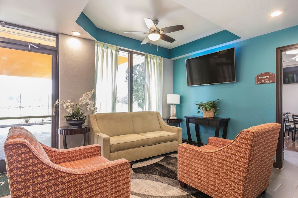 Quality Inn Charleston - Sikeston 24/36