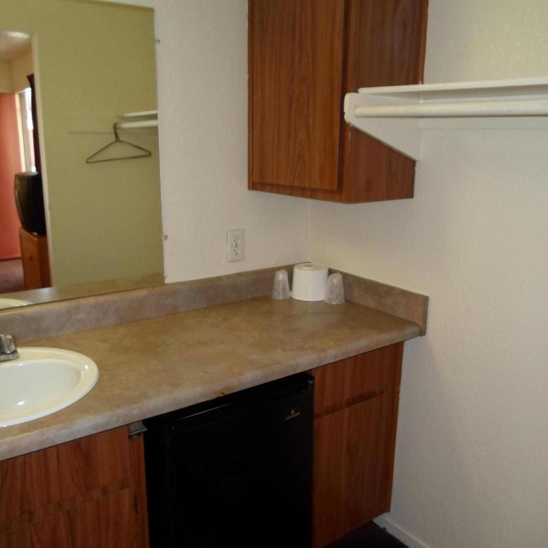EZ 8 Motel Newark 24/25