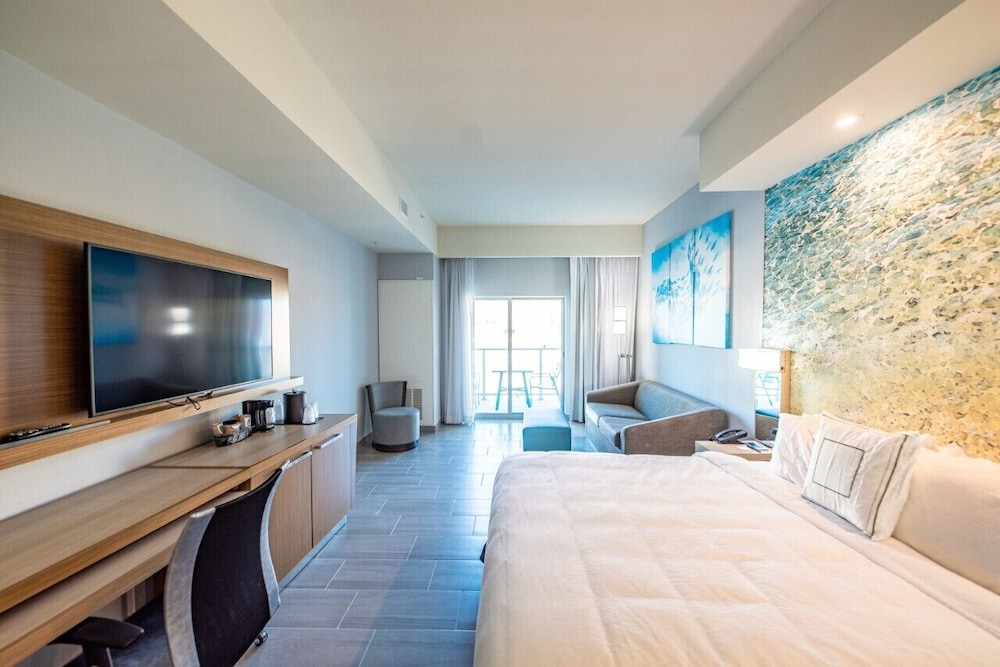 SUITE, KING BED, SOFA, BALCONY
