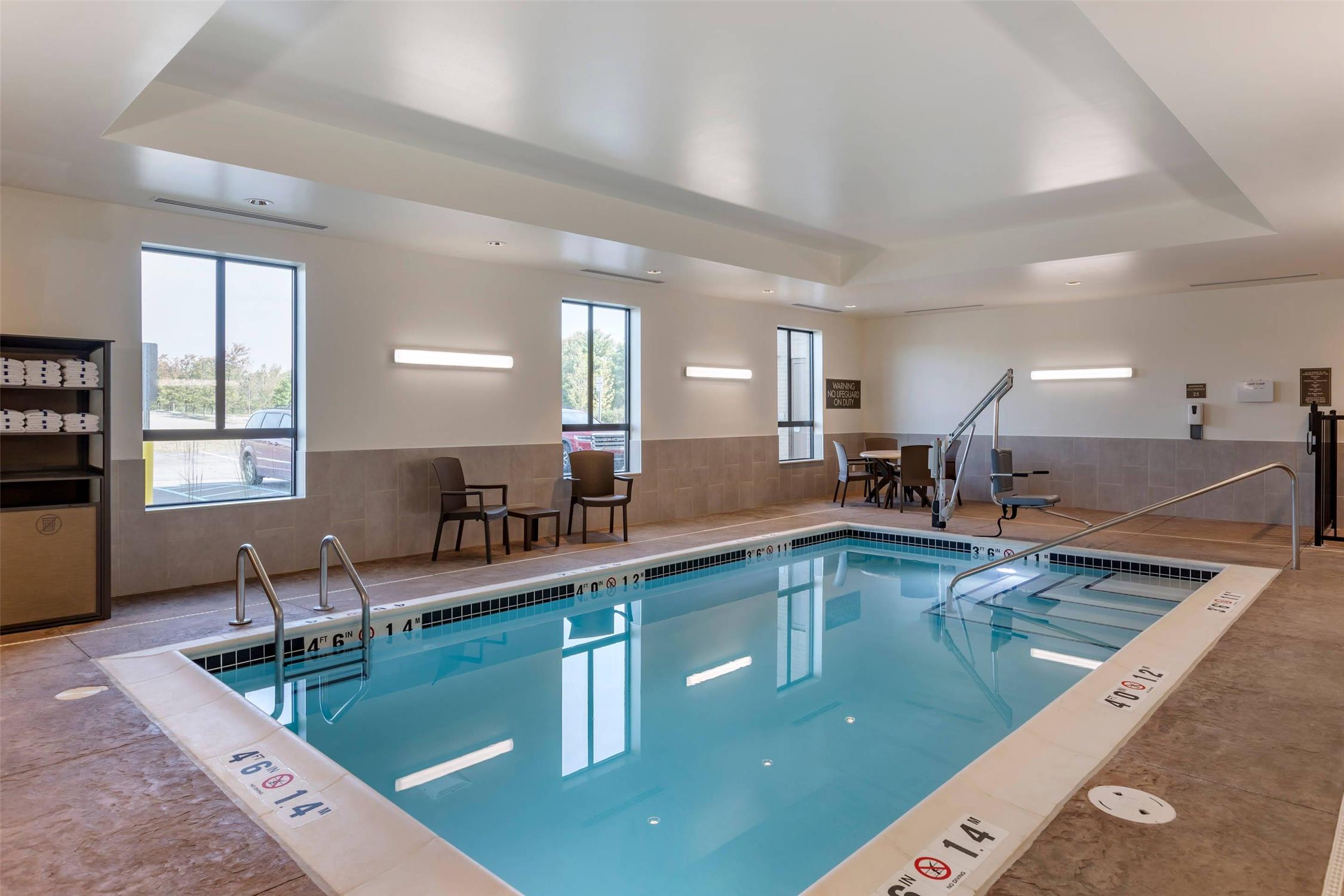 Comfort Inn & Suites Clarkston Pine Knob Area 7/16