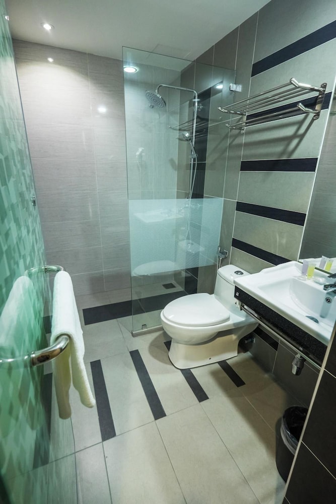 Indra Hotel 55/58