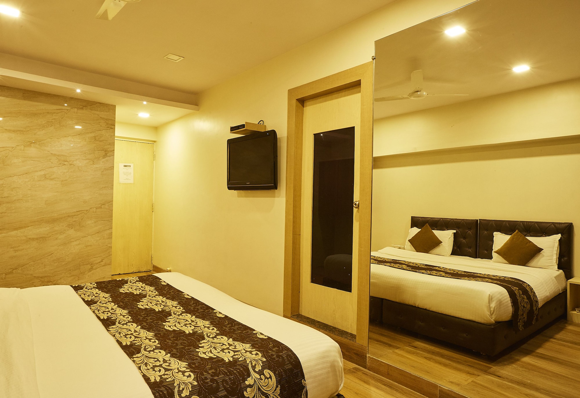 DELUXE, DOUBLE BED