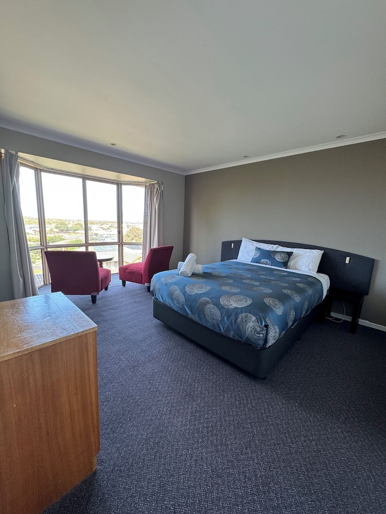 Blue Whale Motor Inn and Apartments 5/55