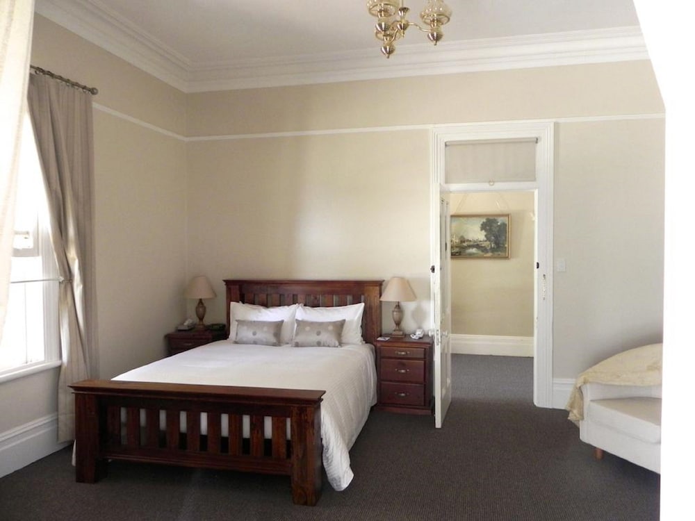 Moore Park Inn 12/39