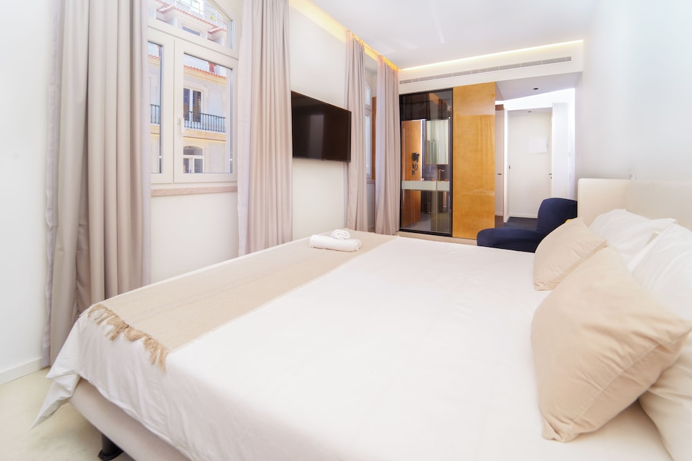 DELUXE, DOUBLE BED