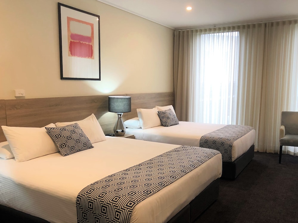 The Dingley Hotel 13/61