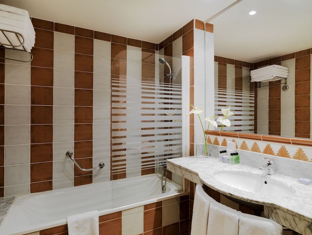H10 Salauris Palace 76/77