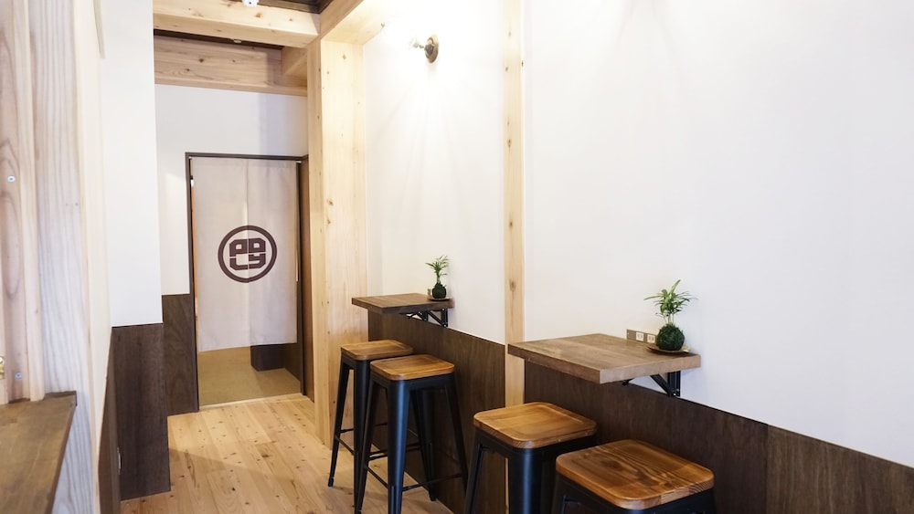 Poly Hostel 2 Namba 33/38