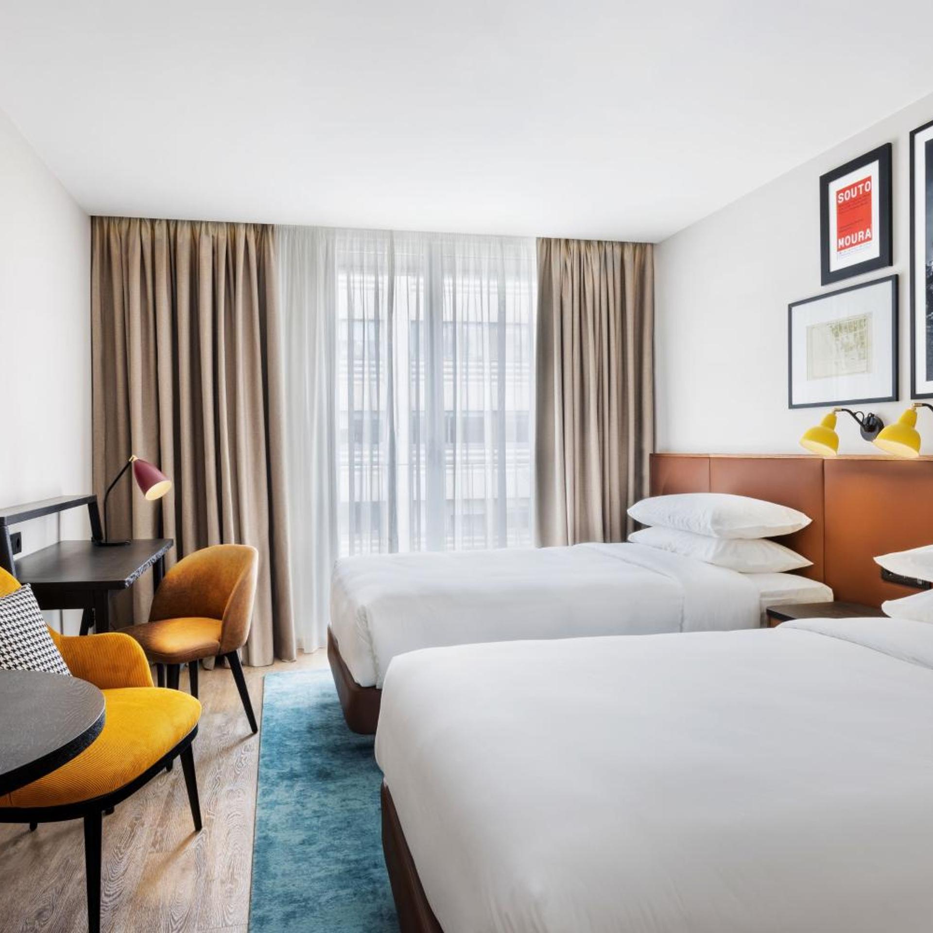 Deluxe, Twin Beds