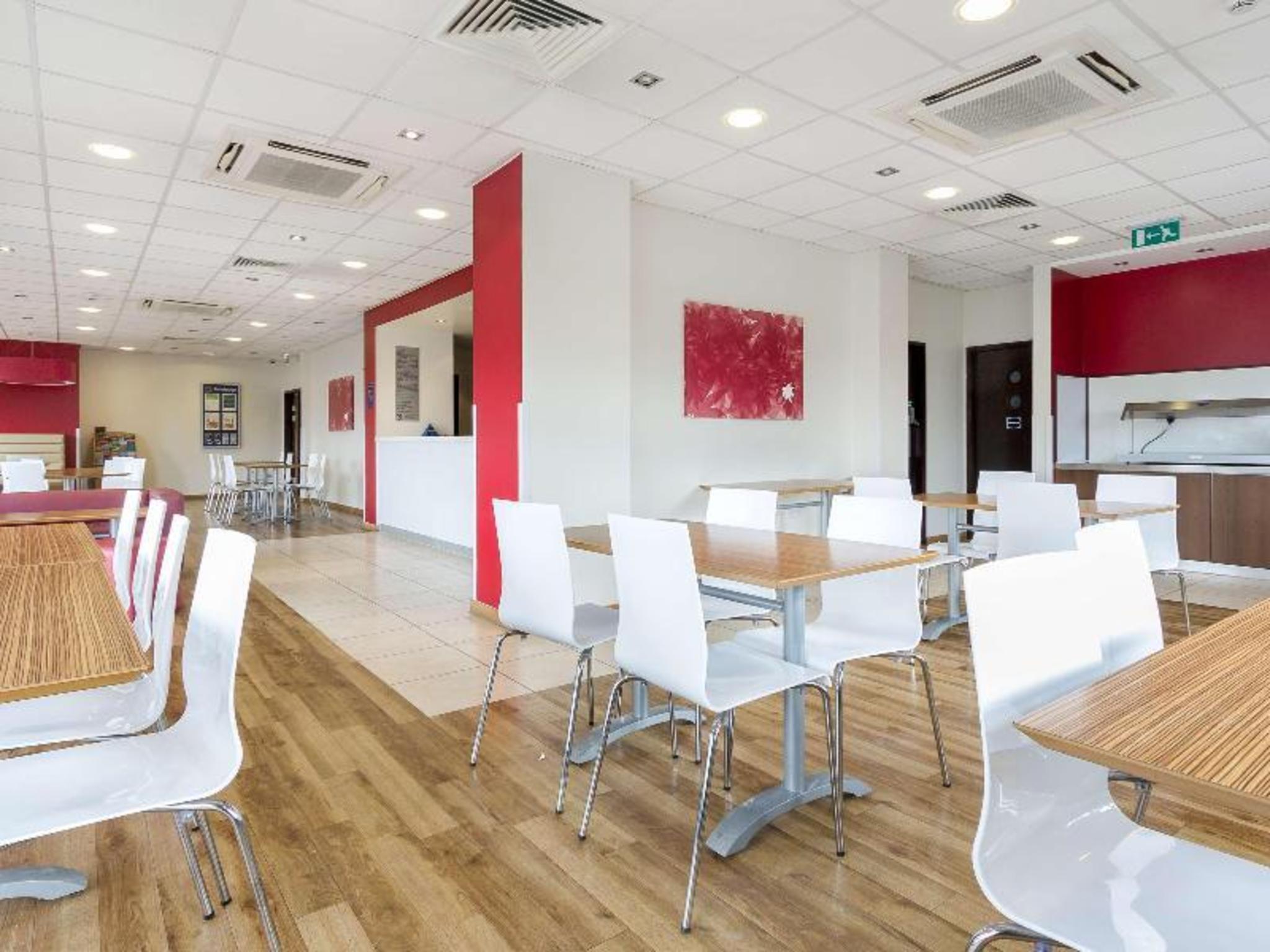 Travelodge Camberley Central 23/29