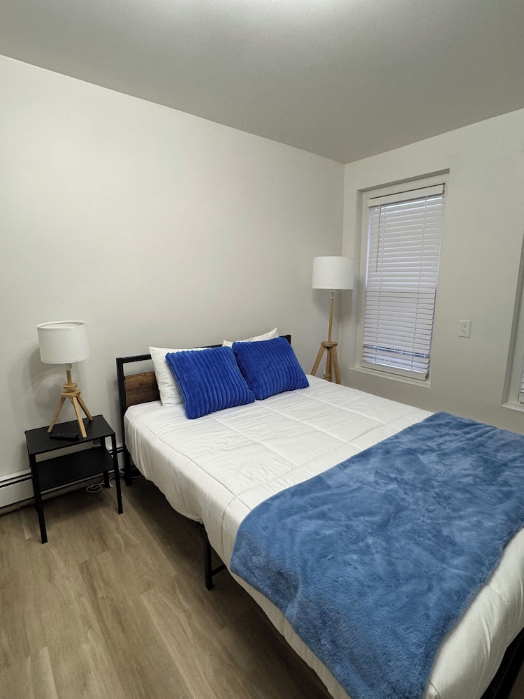 BASIC, DOUBLE BED, SHARED BATHROOM
