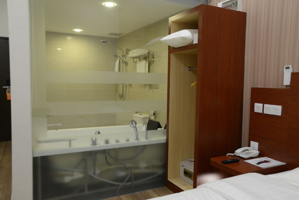Elegant Hotel 43/45