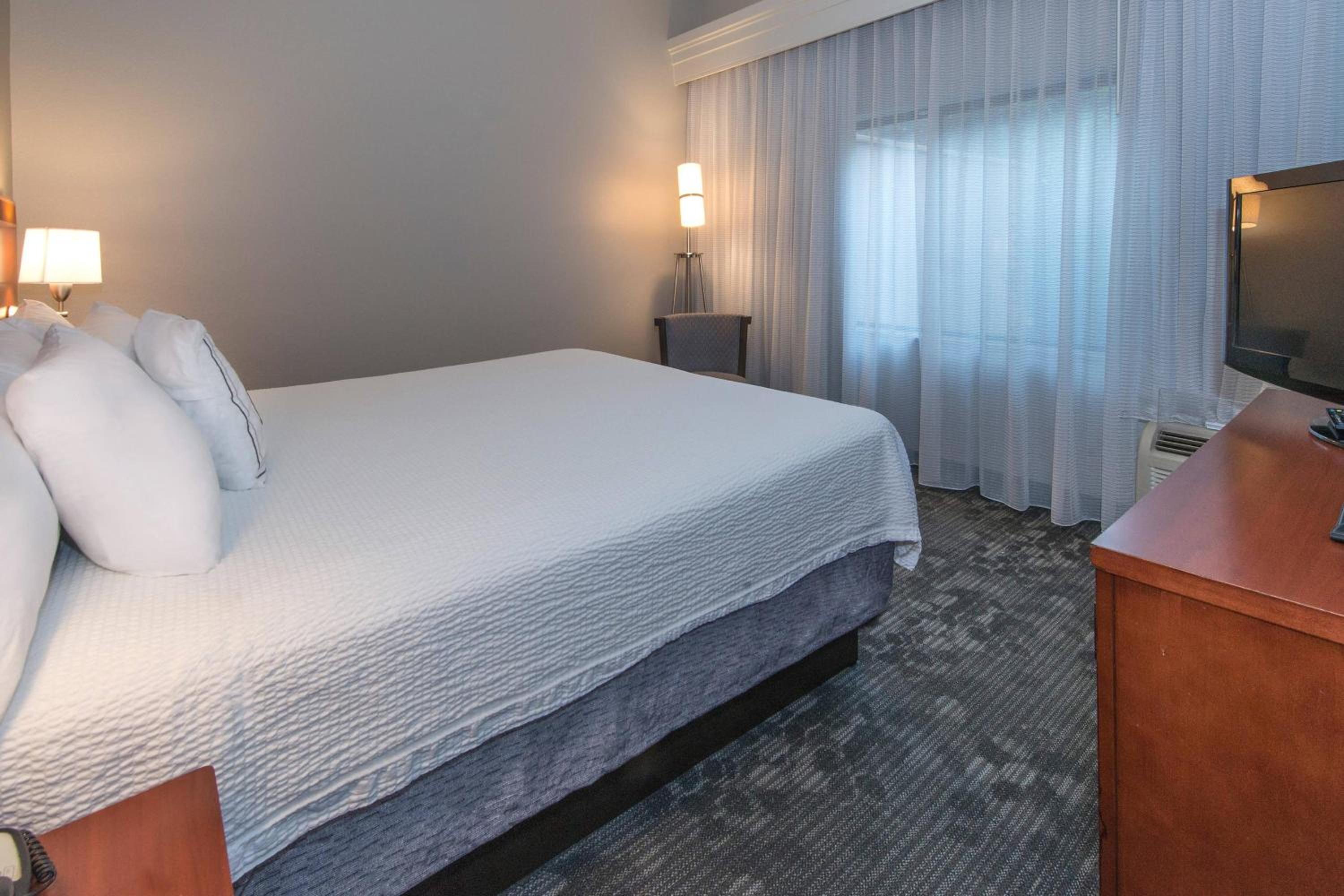 Suite, King Bed, Sofa