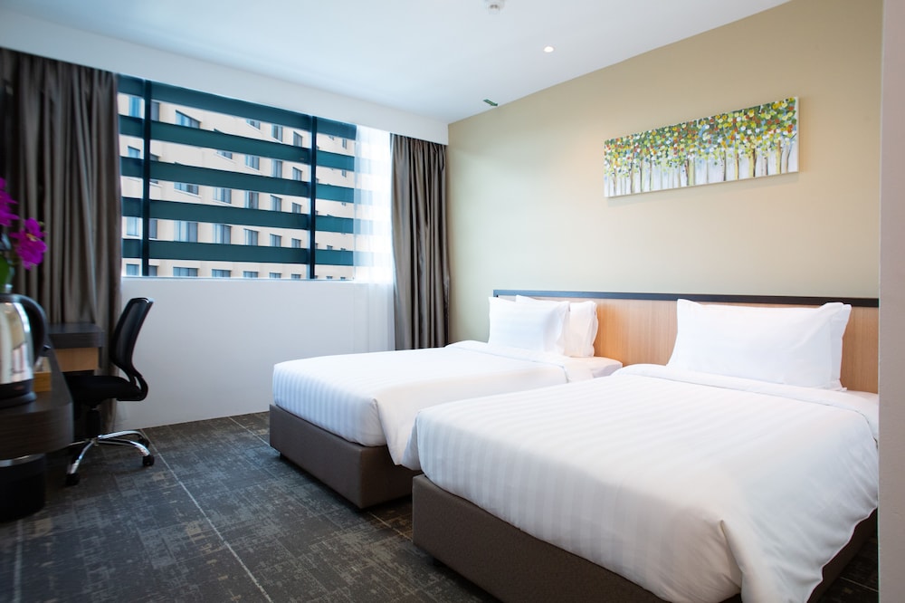 HOTEL 7 SURIA 7/40