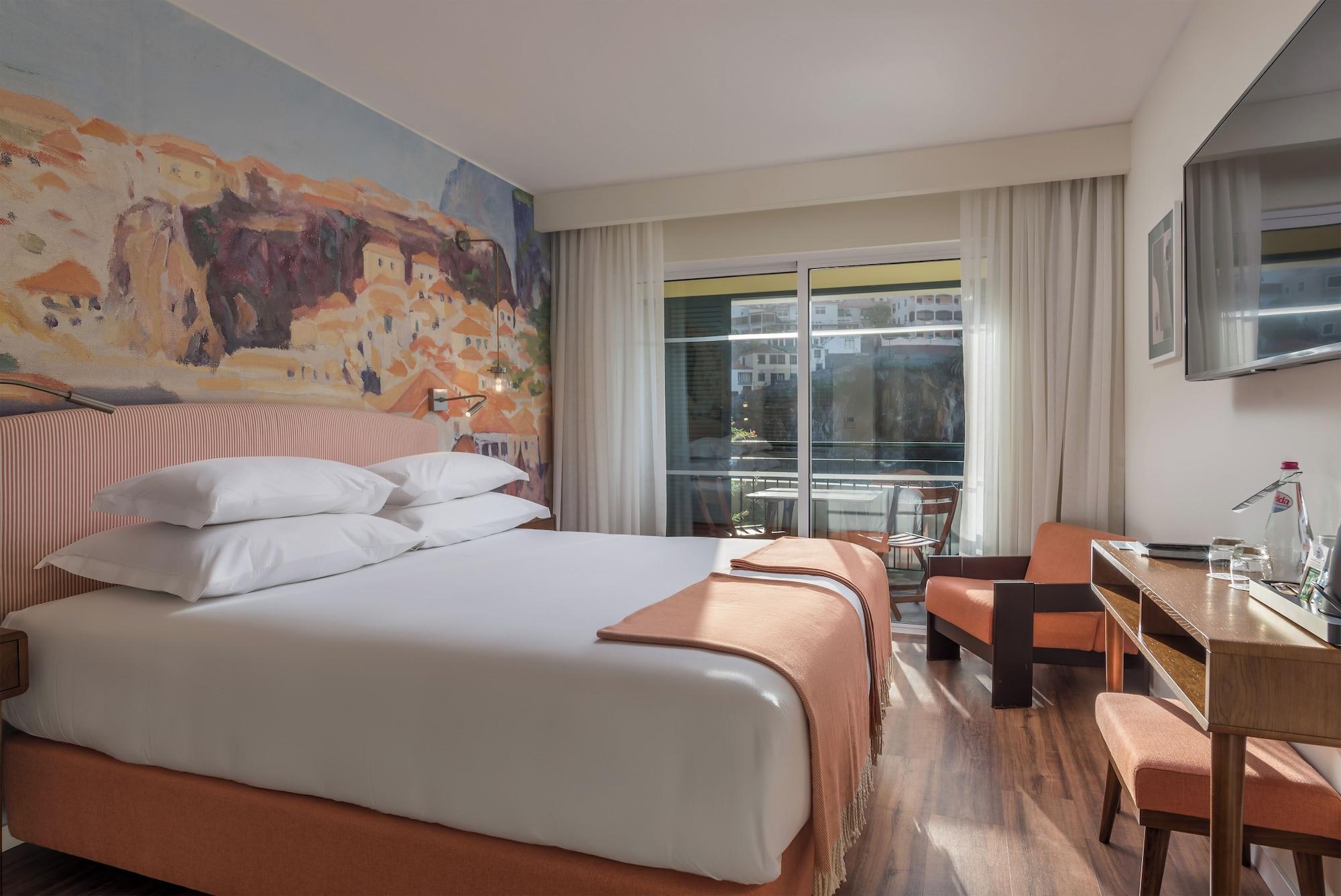Deluxe, Double or Twin Bed, Bay View