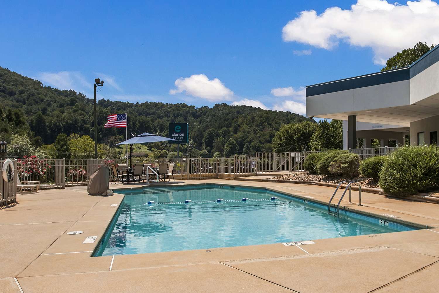 Clarion Pointe Sylva near Cherokee Area 40/50