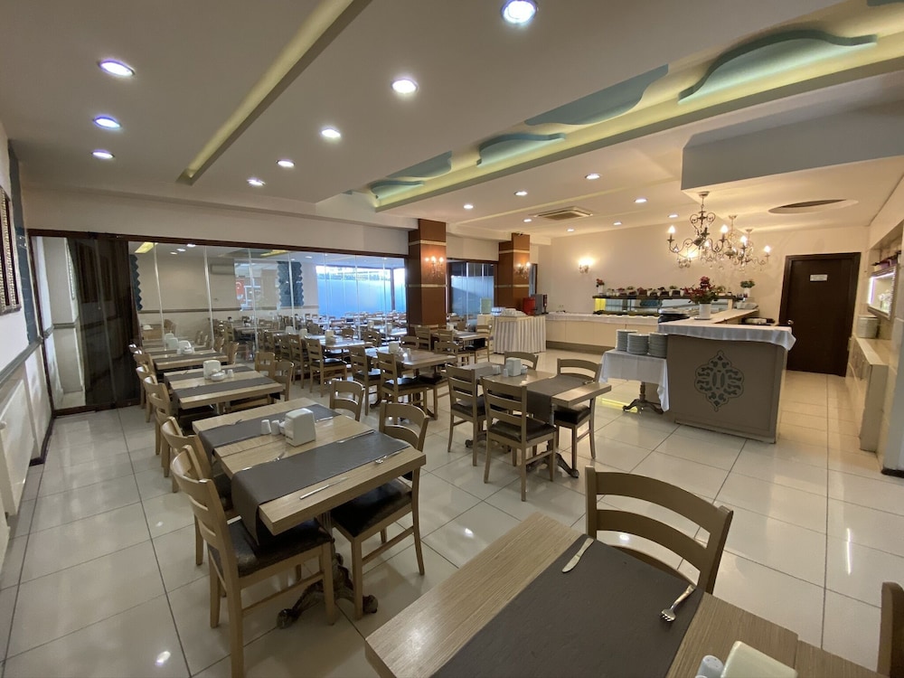 Grand Anzac Hotel 25/33