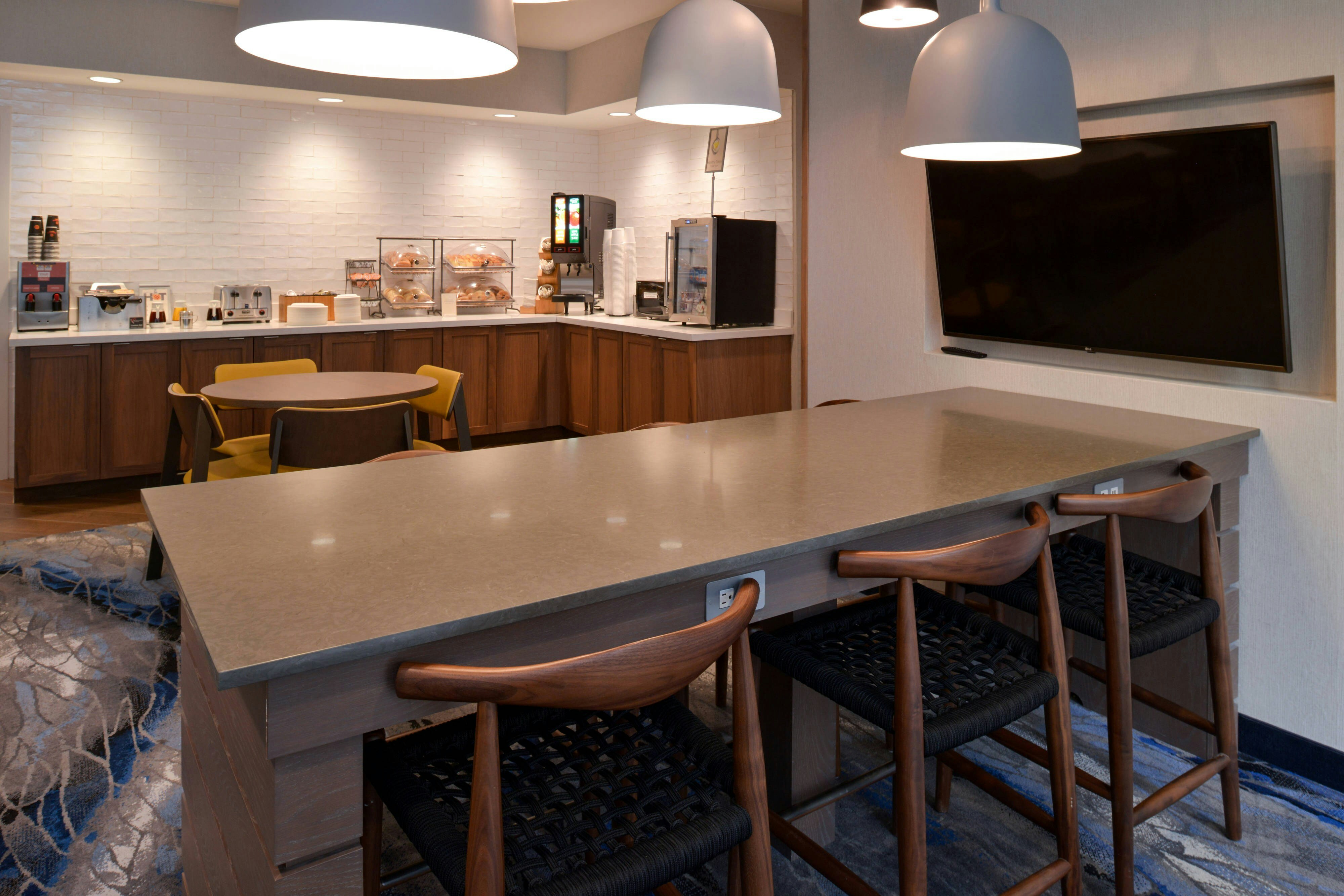 Fairfield Inn Suites By Marriott Arlington Six Flags 14/17