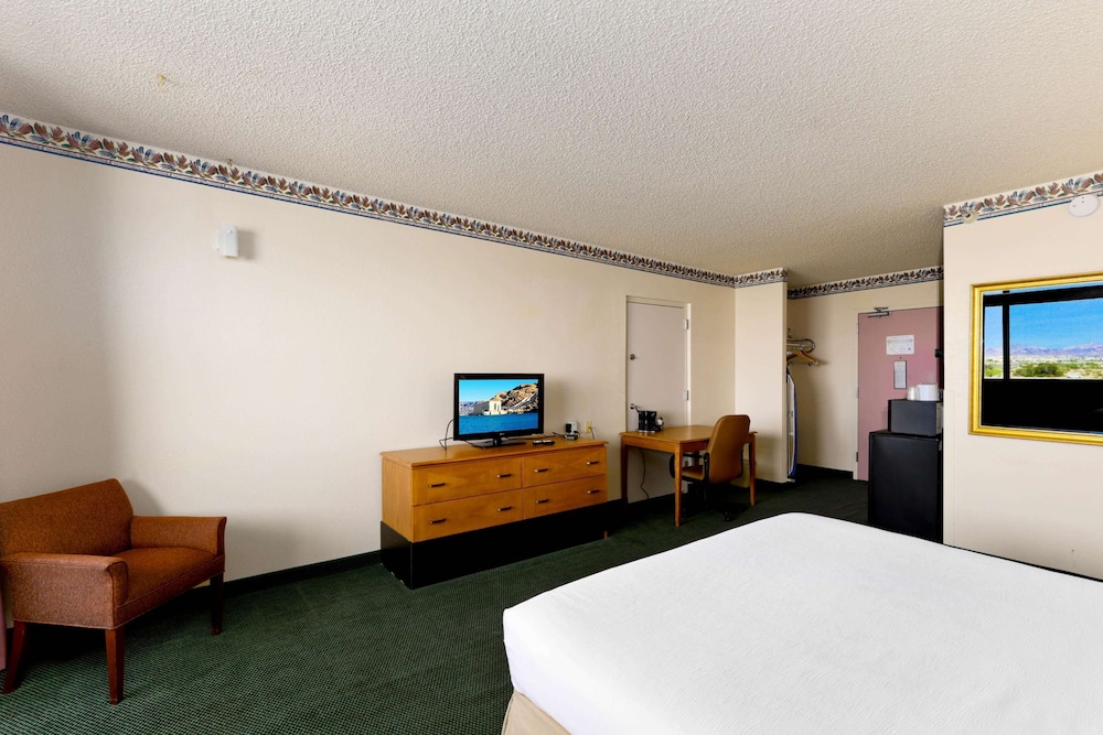 Studio6 Suites Lake Havasu City AZ 36/61