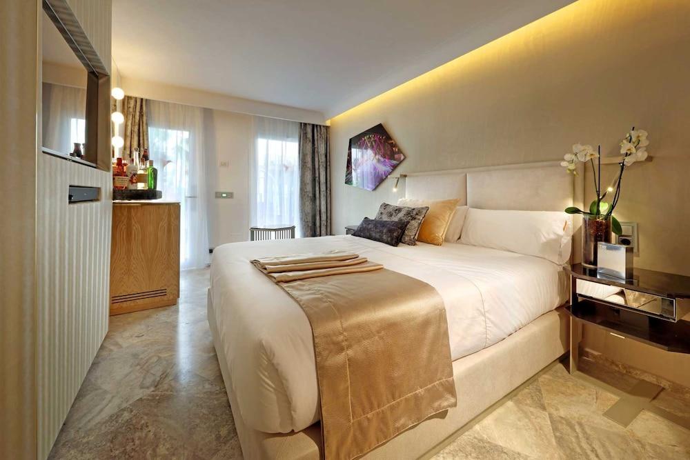 Superior, Front Row