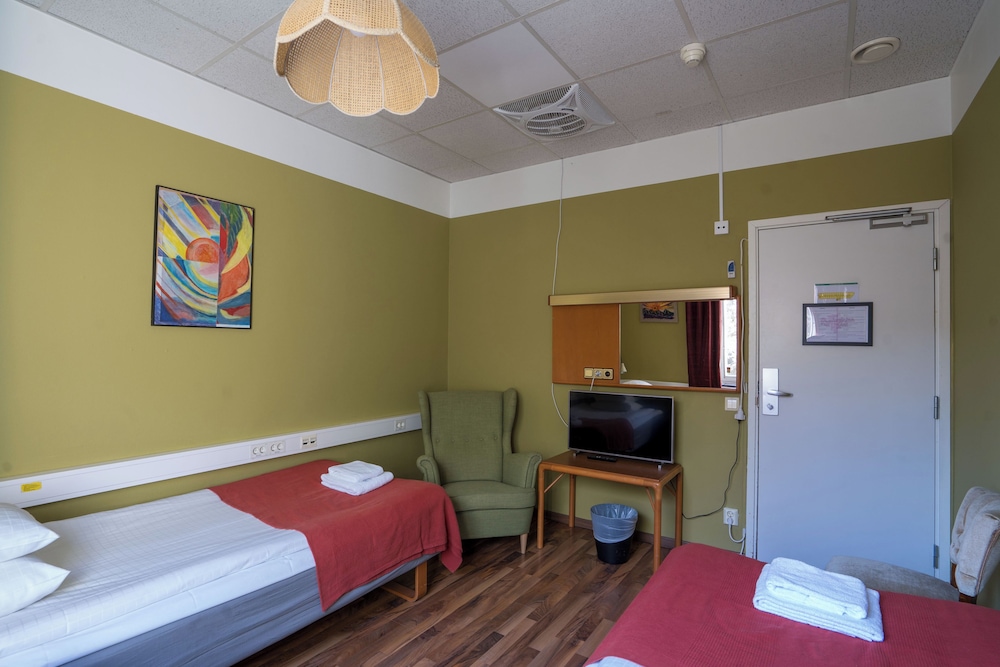 Standard, Twin Beds, Shared Bathroom, Reimersholme Hotel 10/10