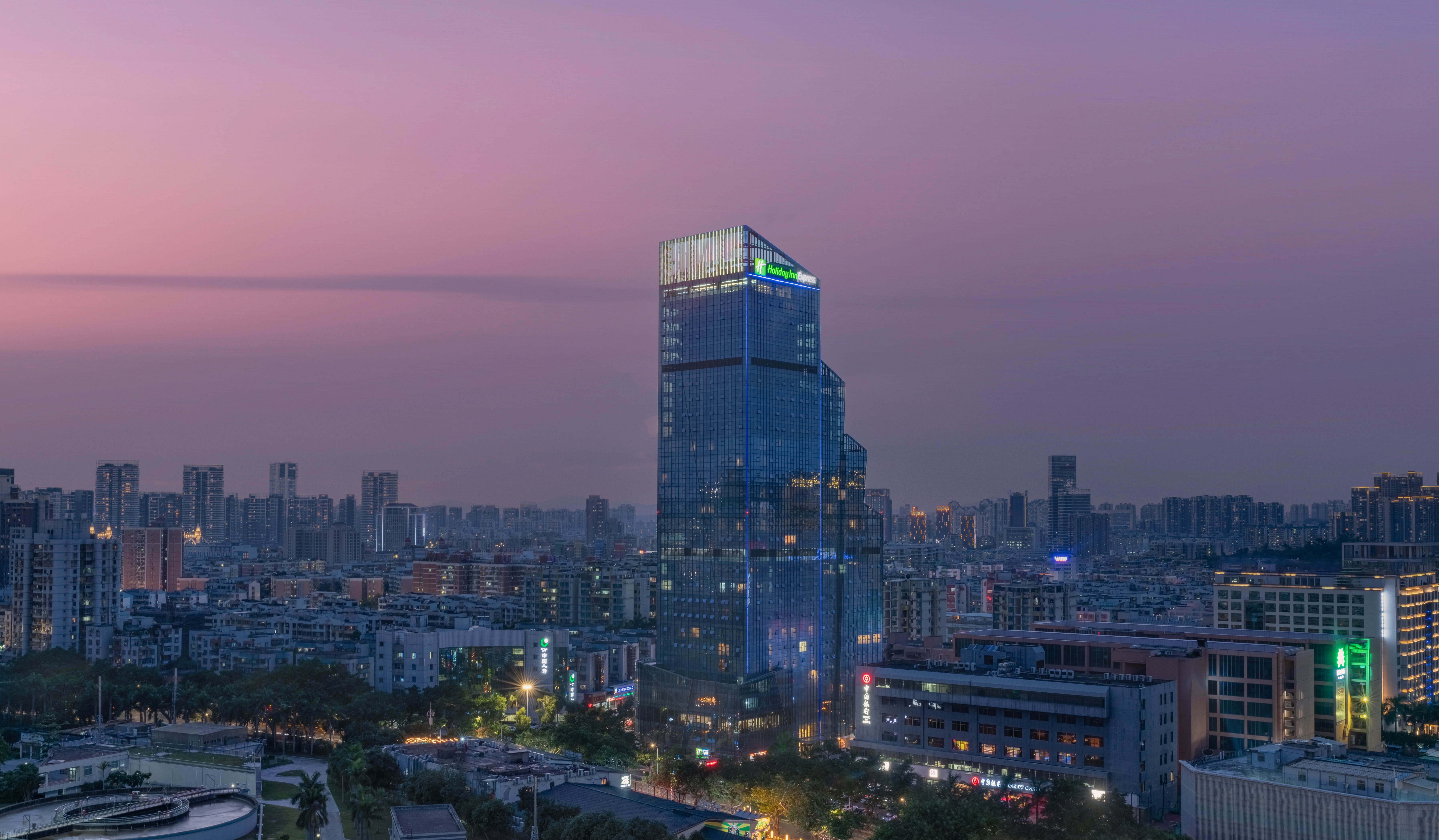 Holiday Inn Express Zhuhai Gongbei 62/63