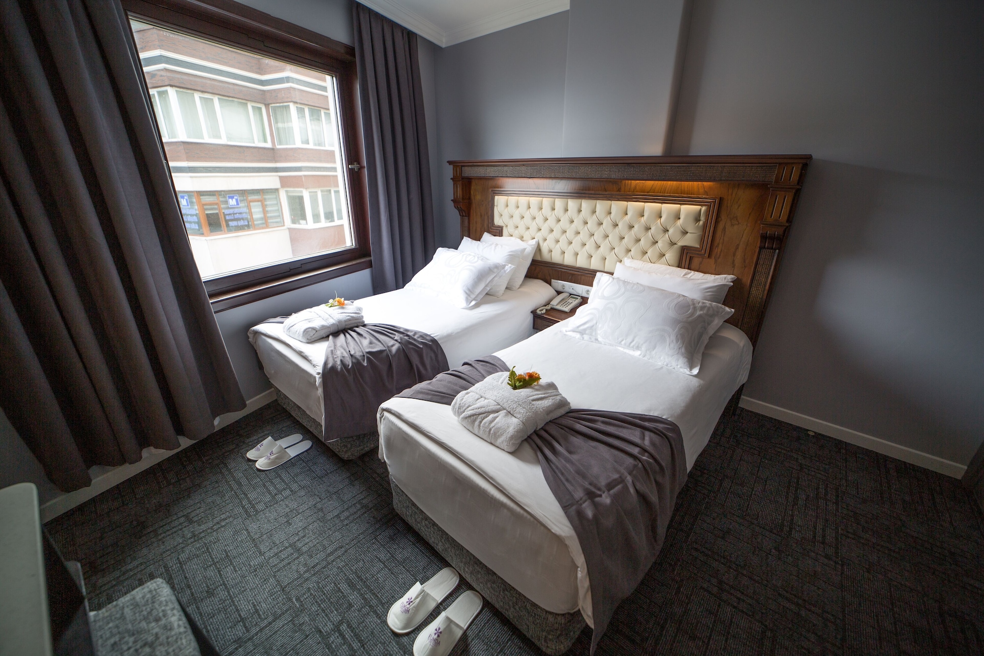 ROOM, DOUBLE OR TWIN BED, CITY VIEW