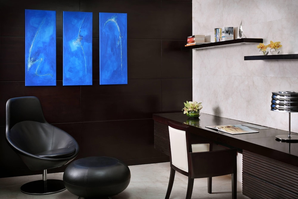 Dubai Marriott Harbour Hotel Suites 29/32