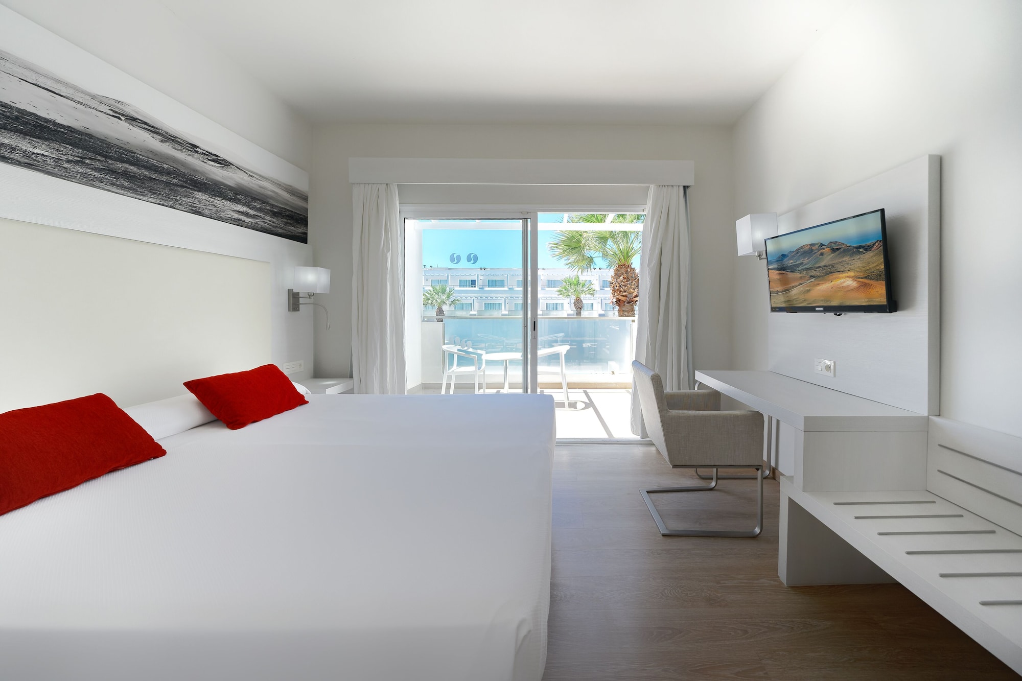JUNIOR SUITE, KING BED, SOFA, TERRACE