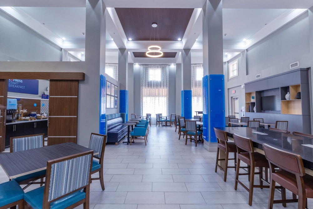 Holiday Inn Express & Suites Crestview South I-10 56/69