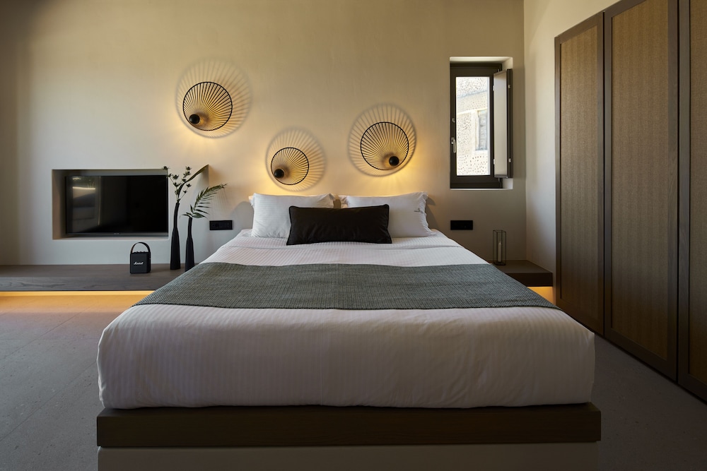 Halcyon Days Suites 8/50