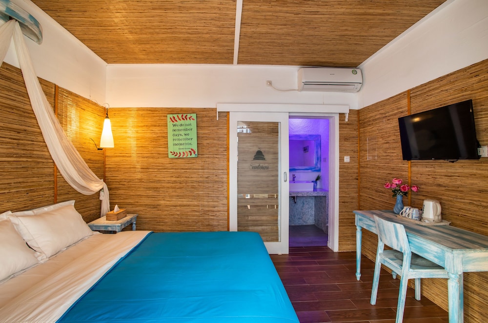Santorini Beach Resort 12/65