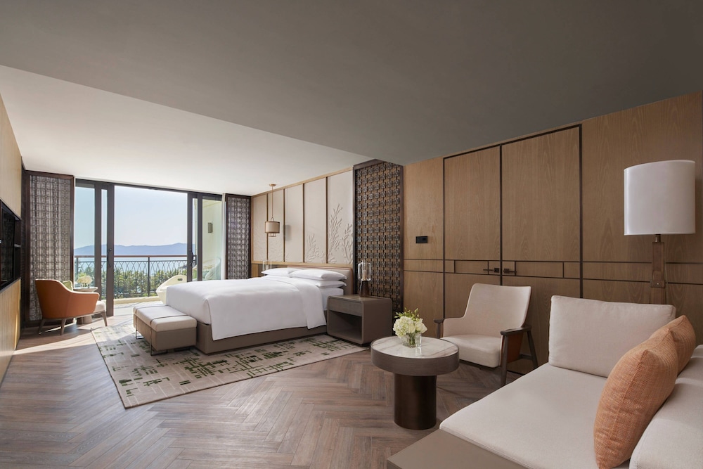 Presidential, Suite, King Bed, Ocean Front, Smoking
