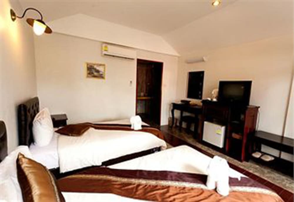 CHANG CLIFF RESORT 25/70