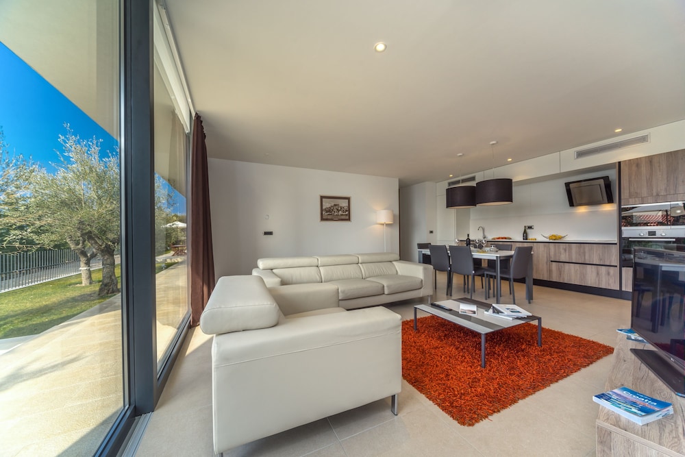 Golden Rays Luxury Apartments 20/50