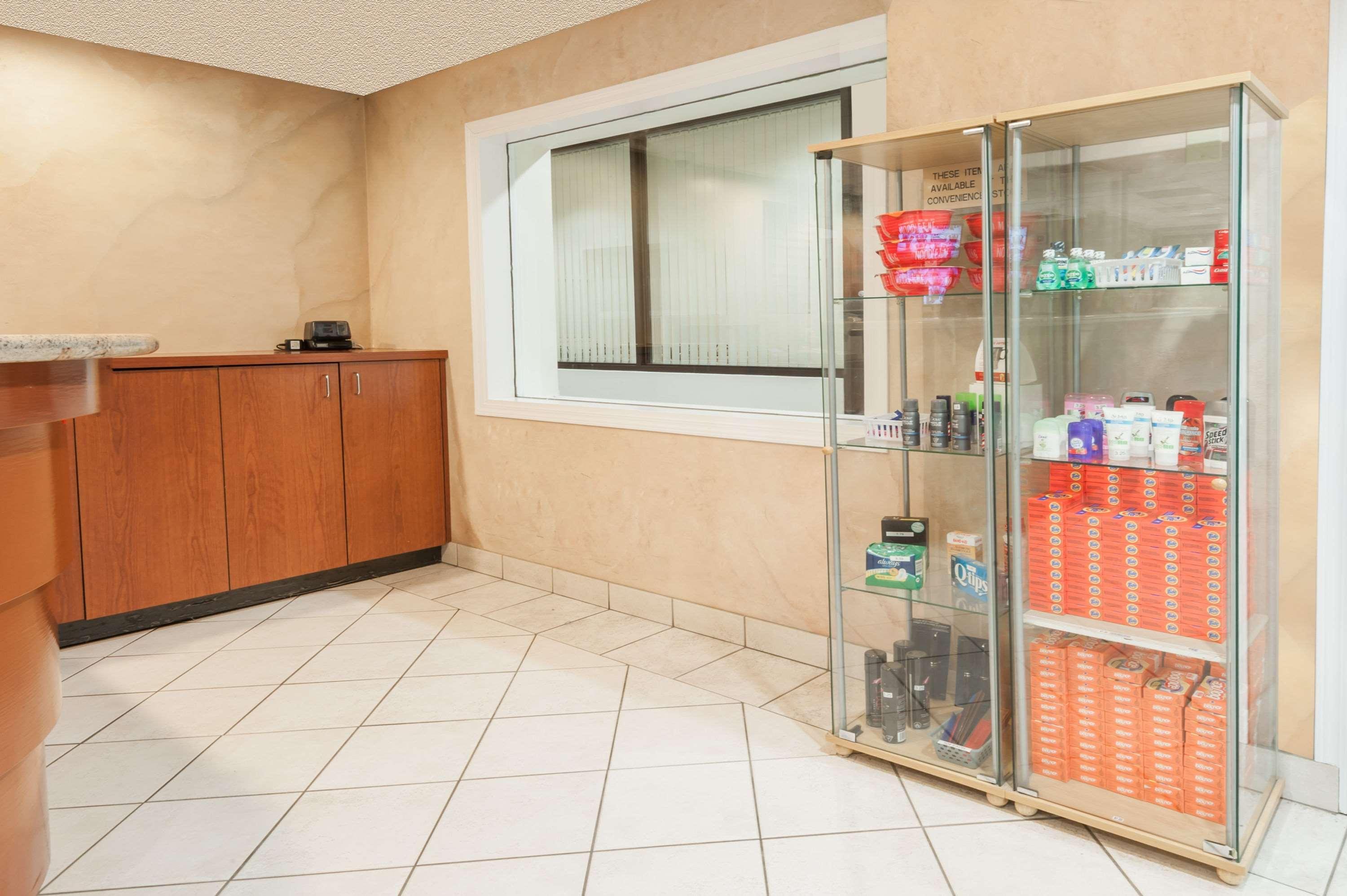 Super 8 by Wyndham Edmonton/West 4/16