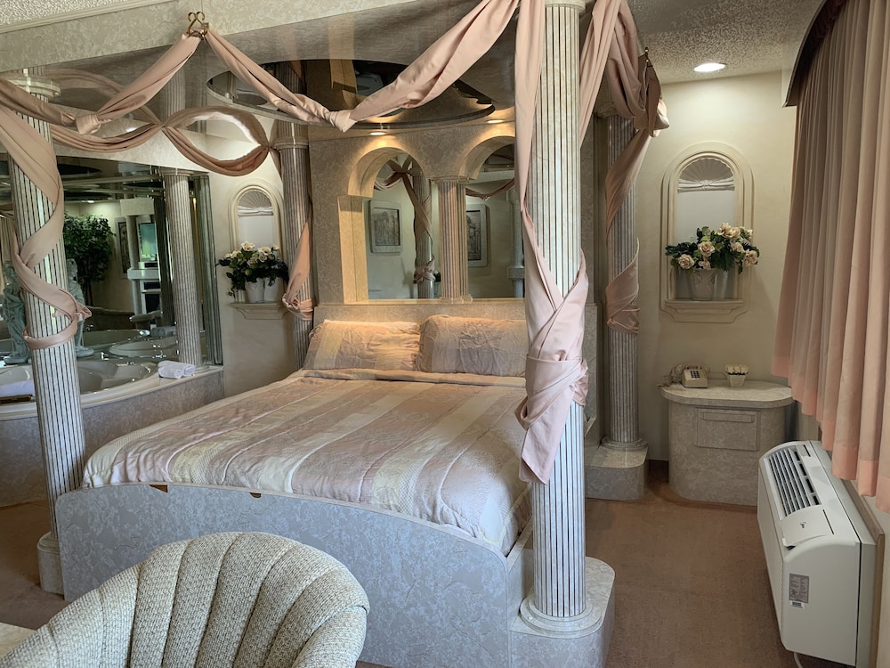 Designer Inn & Suites 67/69