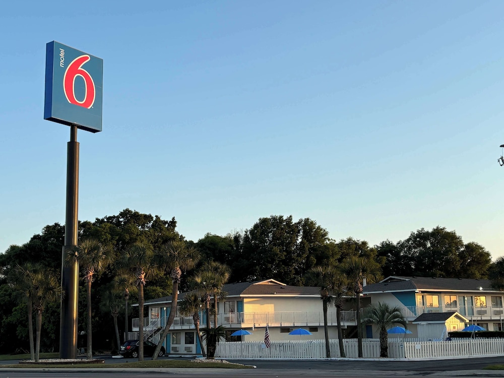 Motel6 Pensacola, FL - West 17/23