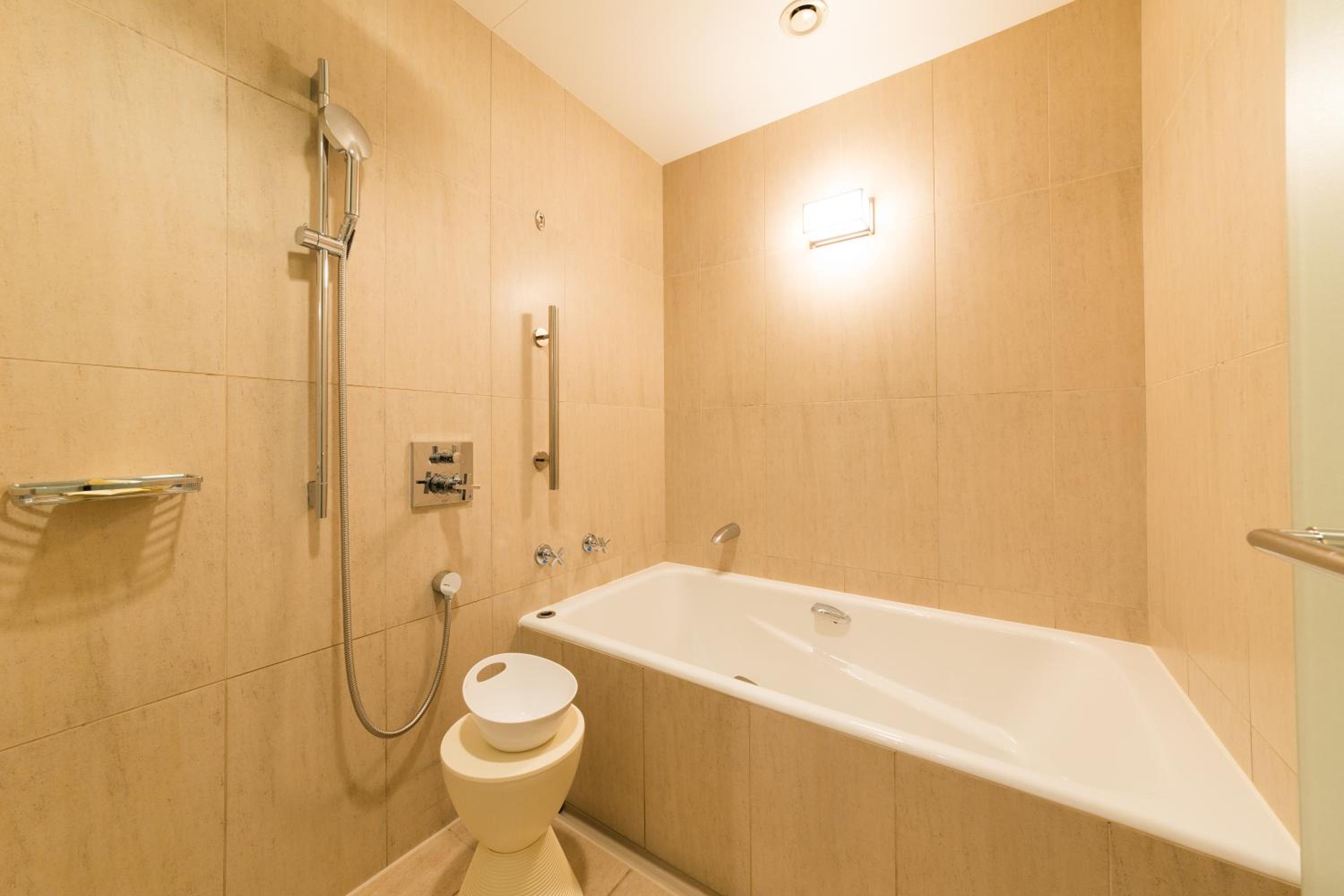 Deluxe, King Bed, Harbour Side, Corner