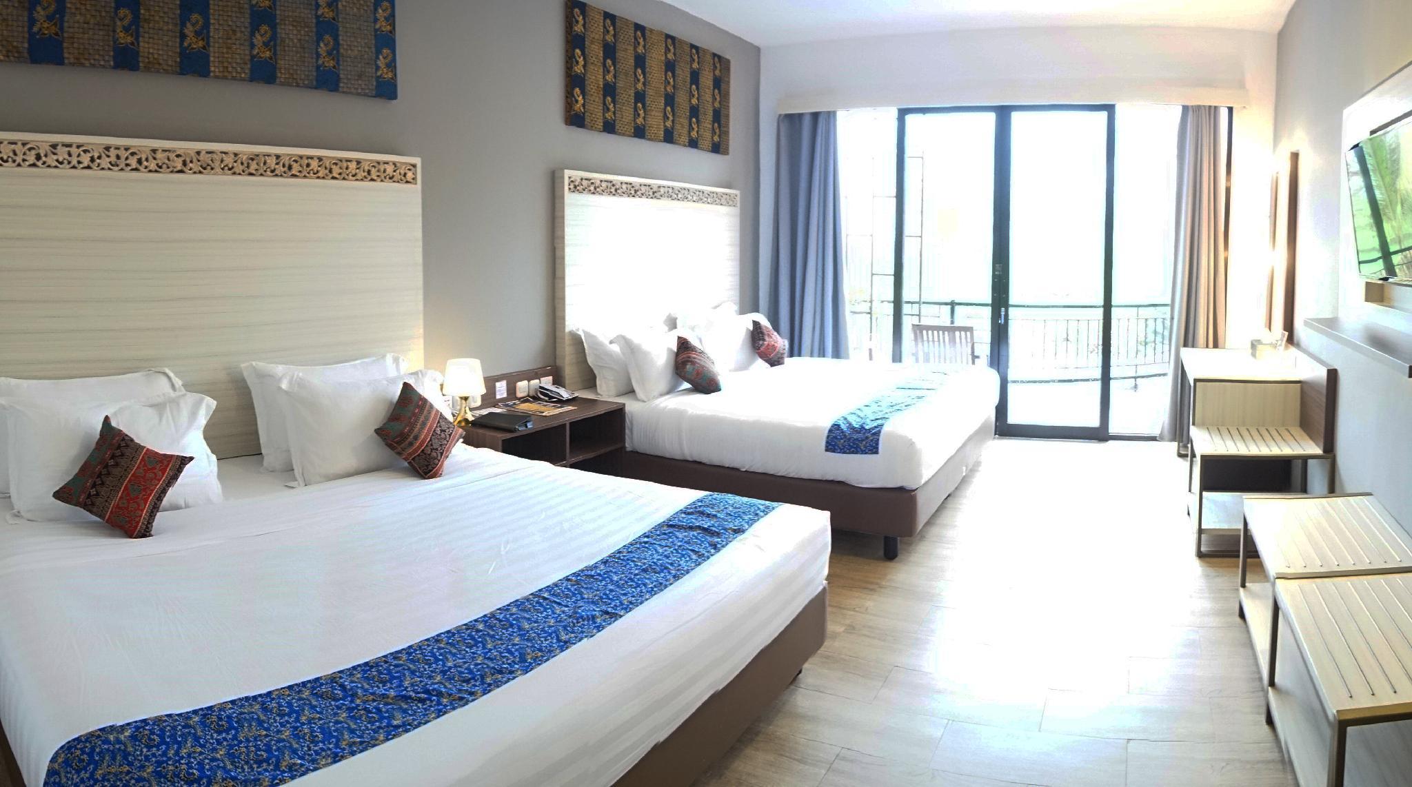 Family, 2 King Beds, Pool View